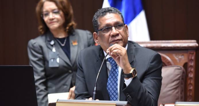 POR CONVENCION DEL PRM CAMARA DE DIPUTADOS SUSPENDE SESION