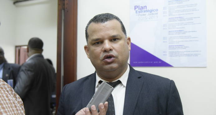 Presidente Asociación Abogados dice procurador es una «Mona»