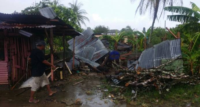 Ventarrón destruye vivienda y afecta otras 18 en comunidades