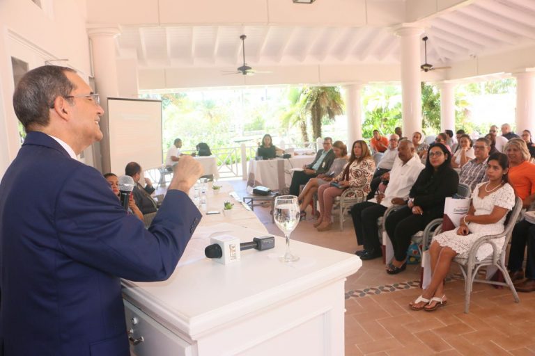 Magistrado TC analiza los retos y desafíos de la Constitución del 2010