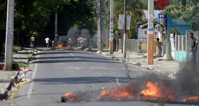 TRES HERIDOS INCLUYENDO CABO EN PROTESTAS