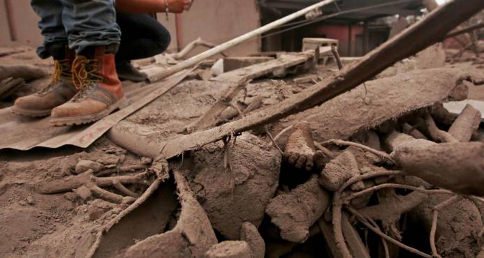 SESENTA Y DOS MUERTOS, 46 HERIDOS Y 1.7 MILLONES AFECTADOS POR VOLCAN