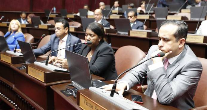 Extienden por 30 días plazo para conocimiento proyecto de Ley de Partidos Políticos