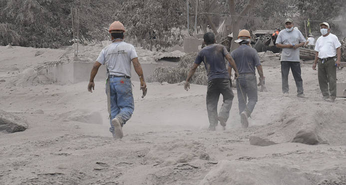 VOLCAN DEJA 75 MUERTOS Y 200 DESAPARECIDOS