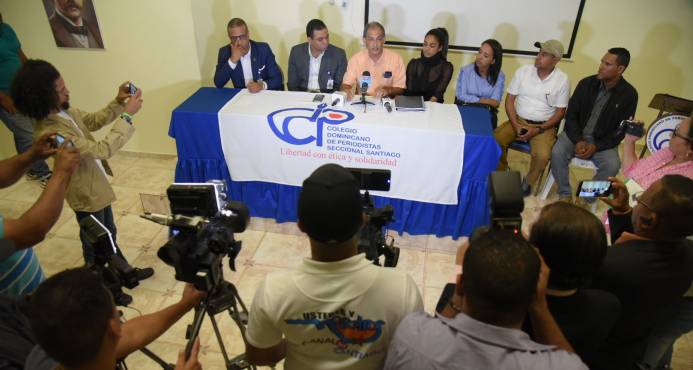 Periodistas manifiestan su apoyo a reportera de CDN agredida