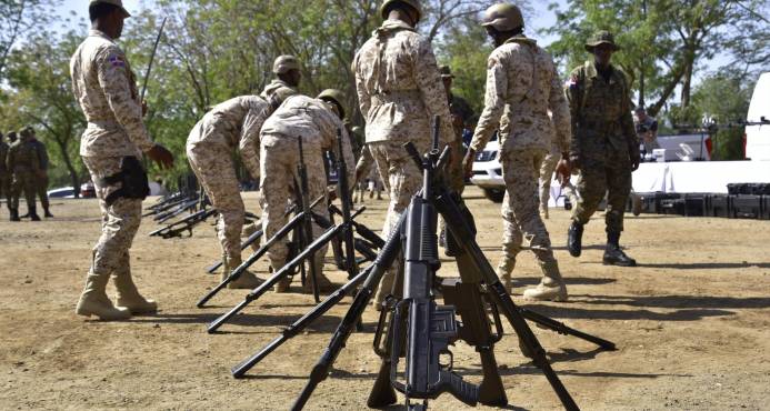 Acuartelan guardias en franja fronteriza con Haiti