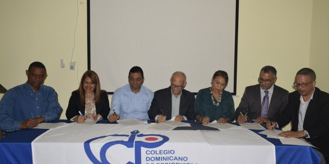 Gremios de la Comunicación de Santiago y Club Recreativo  del CDP firman convenio