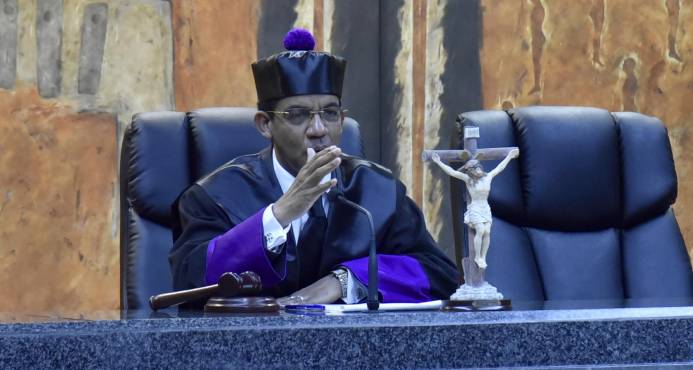 TORMENTA FABIO SE CONVIERTE EN HURACAN