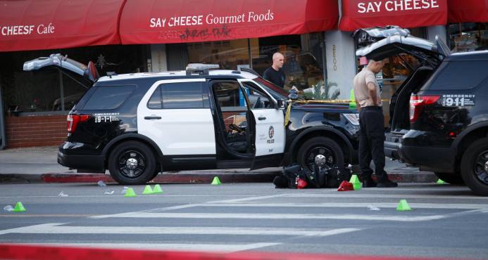 Muere una mujer tras toma de rehenes en supermercado de Los Ángeles