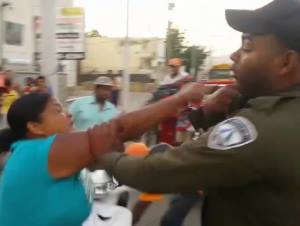 APRESAN Y SOMETEN A LA JUSTICIA MUJER AGREDIO AGENTE POLICIAL