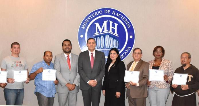 Hacienda dona equipos incautados a entidades sin fines de lucro