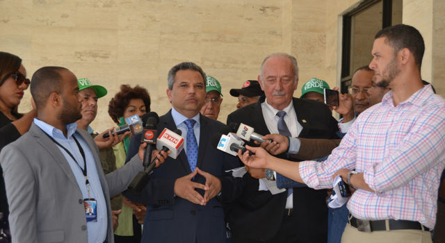 DOS DIPUTADOS PIDEN JUICIO POLITICO CONTRA PTE DANILO MEDINA