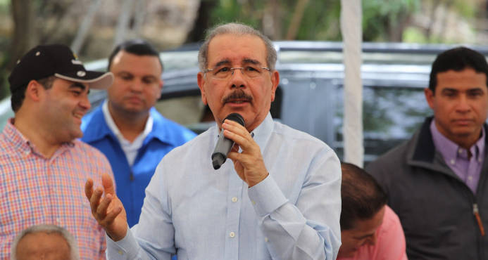 Danilo Medina brinda por los padres en su día