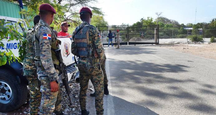 MILITARES DOMINICANOS  ALERTAS EN FRONTERA CON HAITI