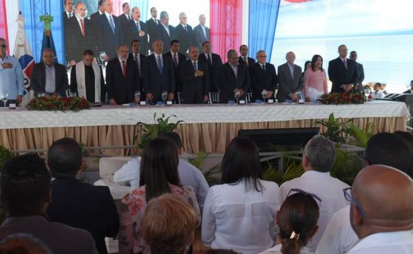 PTE MEDINA INAUGURA REMODELACION HOSPITAL LUIS L. BOGAERT