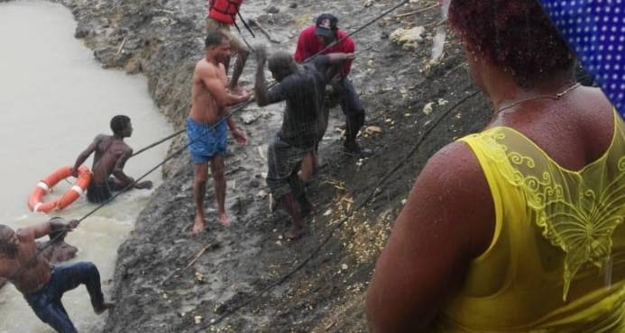 Recuperan cadáveres de los tres hermanitos desaparecidos en laguna