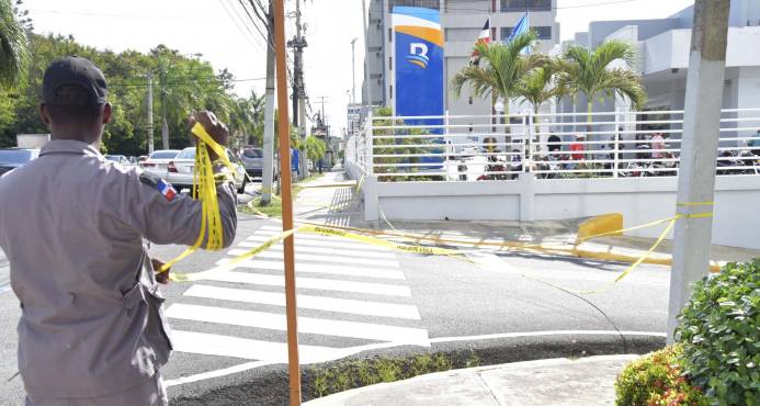 ASALTAN MENSAJERO Y LE LLEVAN 3O MIL DOLARES