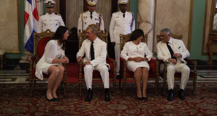 PTE DANILO MEDINA RECIBE NUEVOS EMBAJADORES