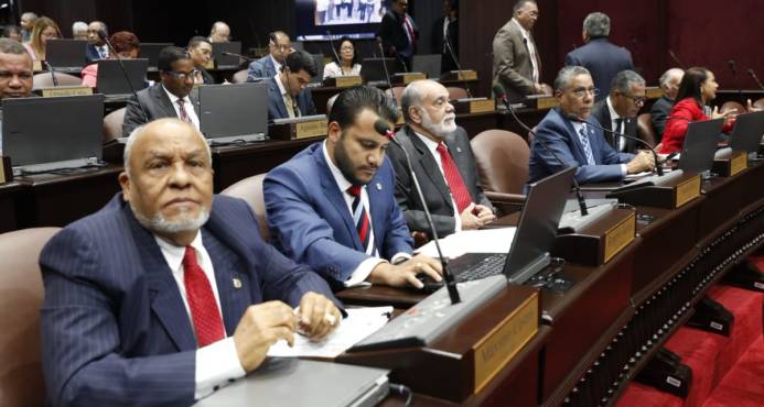 DIPUTADOS APRUEBAN  LEY DE PARTIDOS