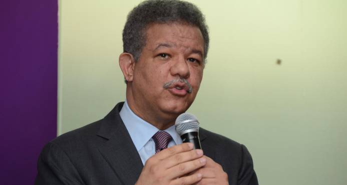 Ex presidente Fernández advierte “futura crisis” por medidas económicas de Donald Trump