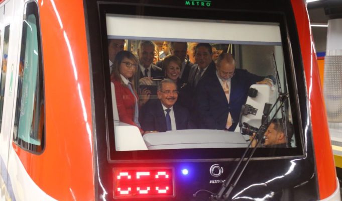 Presidente Medina inaugura Línea 2B del Metro