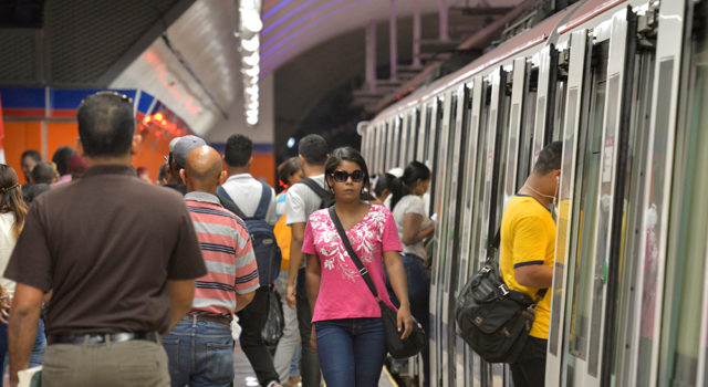 CIENTOS DE PASAJEROS SATISFECHOS CON LA LINEA 2B DEL METRO