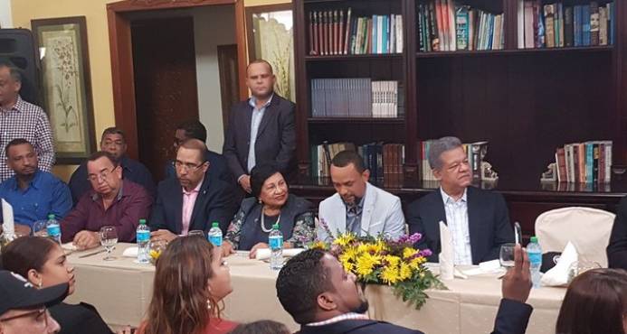 LEONEL FERNANDEZ AFIRMA EL PLD SE MANTENDRA EN EL PODER SI COSIGUE DOS MILLONES DE FIRMAS