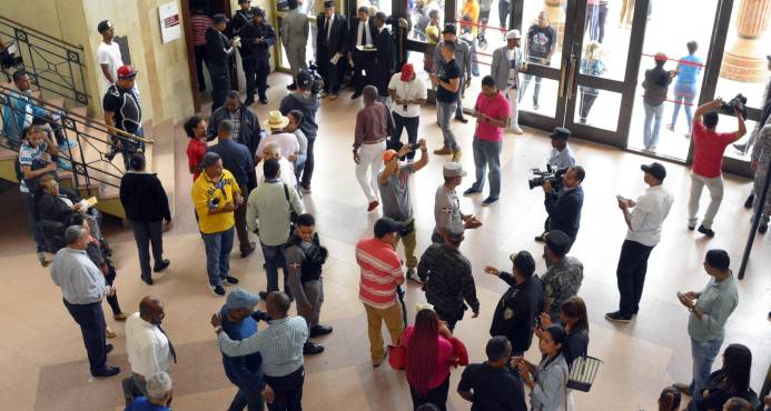 NO HAY SEGURIDAD EN PALACIO DE JUSTICIA DE SANTIAGO
