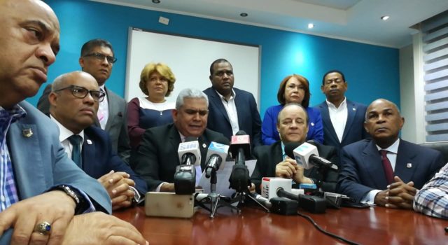 DENUNCIAN NEGOCIACIONES DE DIPUTADOS DEL PRM CON DANILISTAS