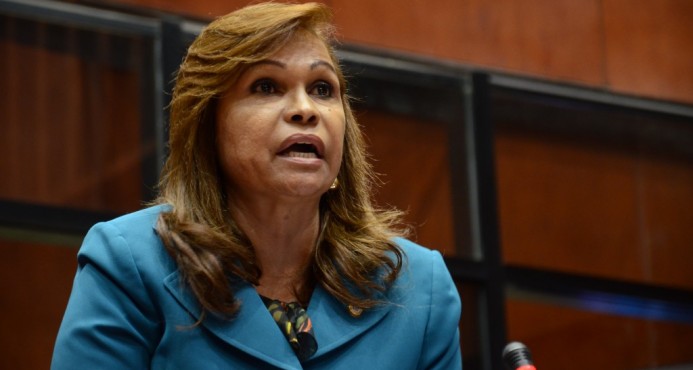 SENADORA SALE ILESA DE ACCIDENTE DE TRANSITO