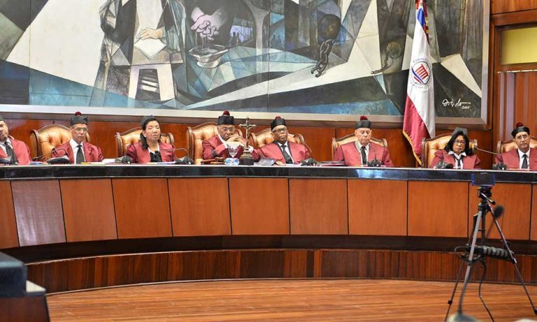 Declaran inadmisible acción contra disposición impide reelección