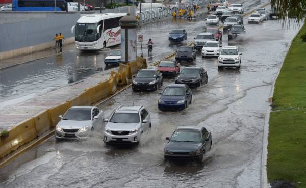 LLUVIAS PROVONCAN INUNDACIONES EN CAPITAL DOMINICANA