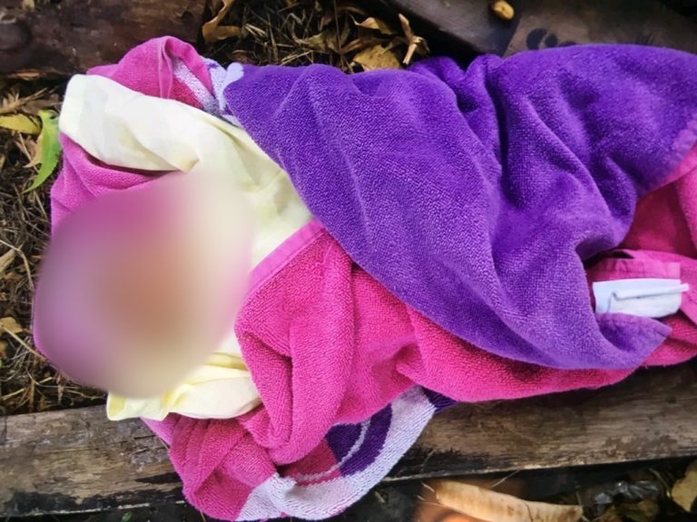 RECUPERAN BEBE DEJADA ABANDONADA EN UNA AVENIDA