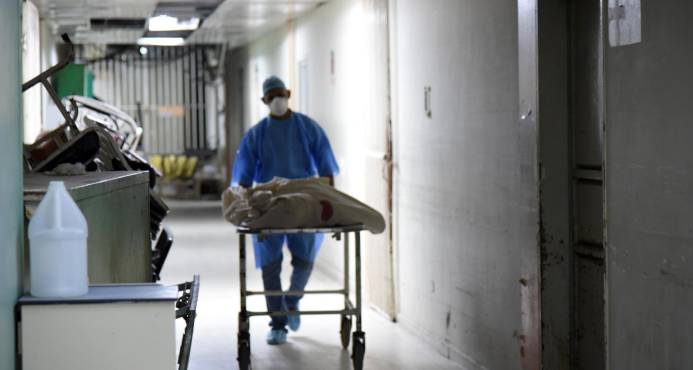 Mueren dos jóvenes tras chocar motocicleta con caballo