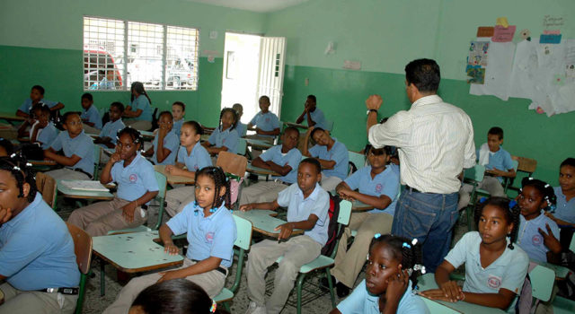 EDUCACION LLAMA A CLASES HOY LUNES
