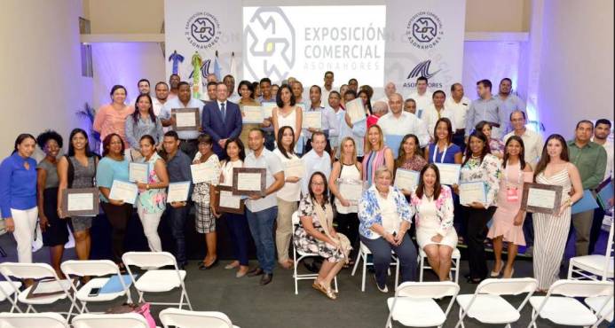 Capacitan para reducir uso de plástico en el sector turístico