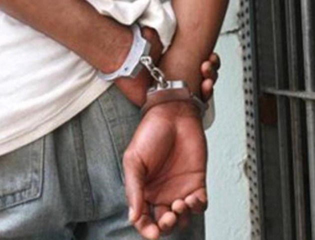 APRESAN JOVEN HAITIANO CON DOLARES FALSOS