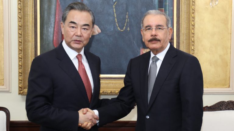 Presidente Danilo Medina recibe a ministro Relaciones Exteriores de China, Wang Yi