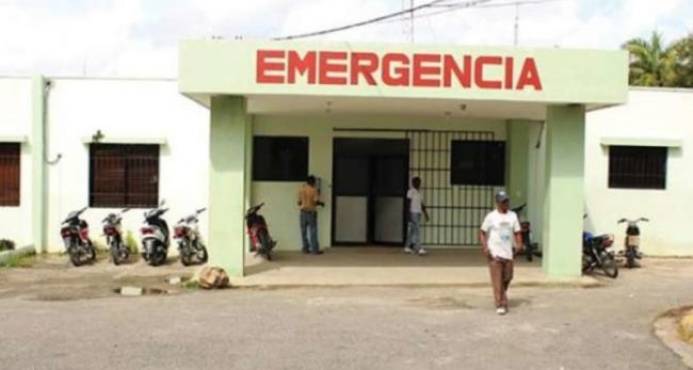 Muere al caer camión que conducía a precipicio