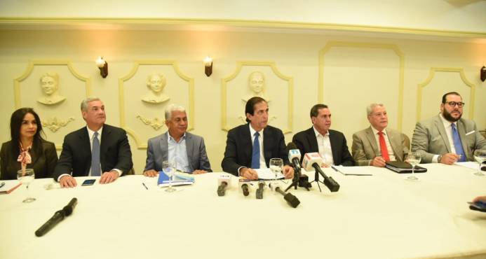 Conformarán comisión para revisar Ley de Hidrocarburos