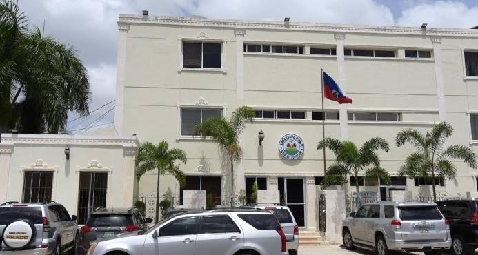 HAITI SUSPENDE EMISIÓN DE PASAPORTES EN REP. DOMINICANA