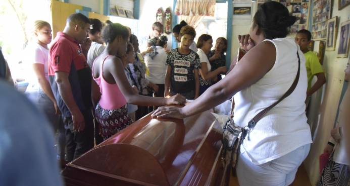 Velan restos de artista urbano ultimado a tiros