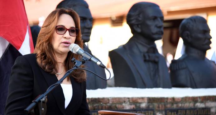 Pte Danilo Medina designa a Aura Toribio directora general de Pasaportes