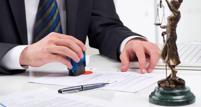 Notario es enviado a juicio disciplinario