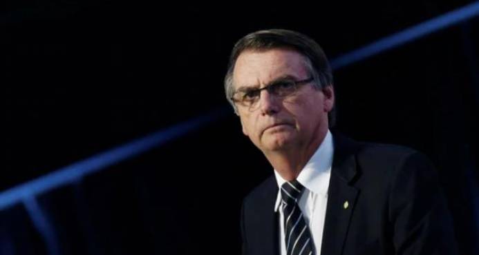 Apuñalan al candidato presidencial Jair Bolsonaro durante acto de campaña