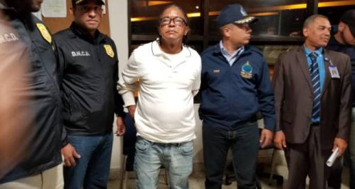 Llega al país hombre  acusado de descuartizar a su mujer
