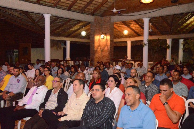 Amigos y profesionales dan apoyo a Silvio Durán a la sindicatura de Santiago