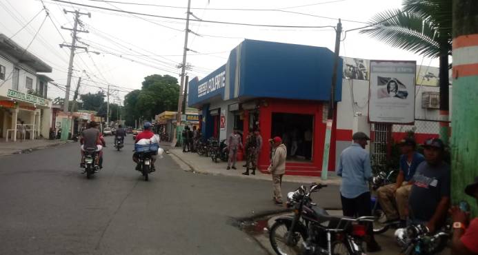 UN RASO POLICIAL Y UN CIVIL HERIDOS EN PROTESTA