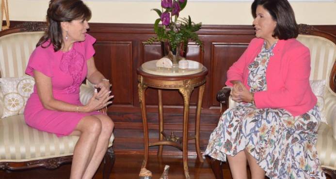 VICE PTA SE REUNE CON EMBAJADORA DE ESTADOS UNIDOS