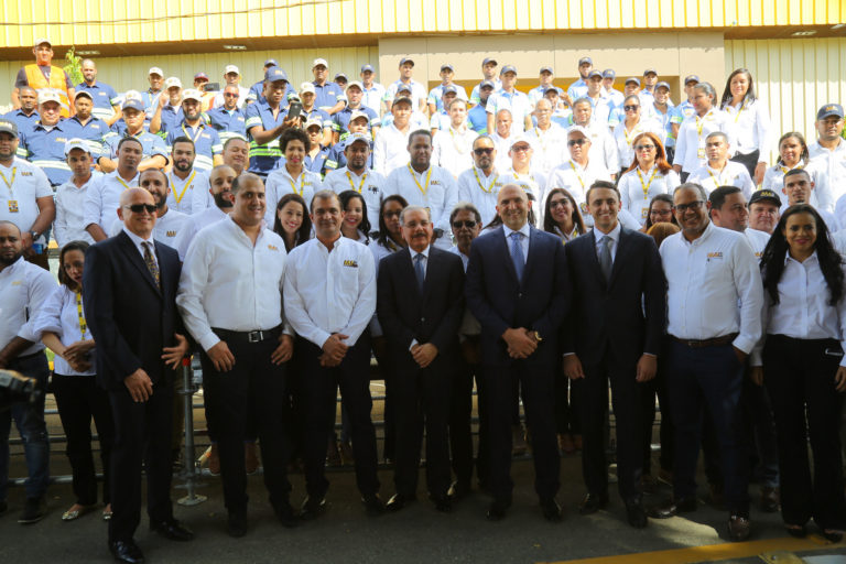 Danilo Medina asiste a puesta en operación nuevas instalaciones división equipos pesados Constructora MAR